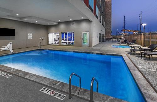 Richmond Hotel | Holiday Inn Express & Suites - Houston SW - Rosenberg by IHG