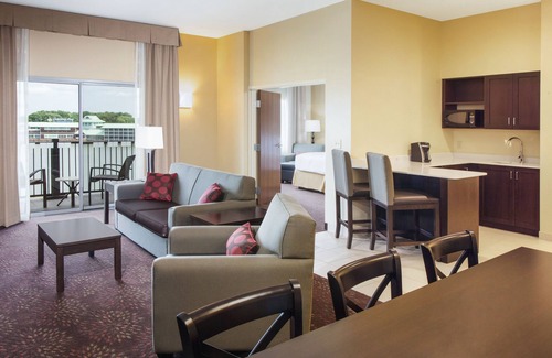 Sandusky Hotel | Holiday Inn Express & Suites Sandusky by IHG