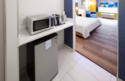 St. Charles Hotel | Holiday Inn Express & Suites Chicago West - St Charles by IHG