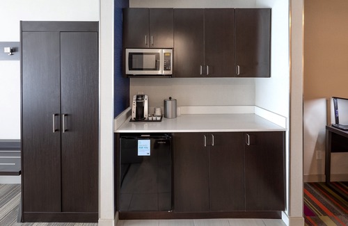 St. Charles Hotel | Holiday Inn Express & Suites Chicago West - St Charles by IHG