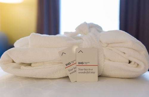 Airport Road Business Centre Hotel | Holiday Inn Express & Suites Brampton by IHG