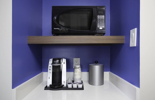 Sheridan Hotel | Holiday Inn Express & Suites Mississauga-Toronto Southwest by IHG