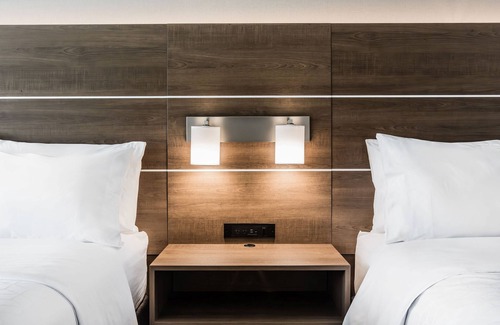 Welland Hotel | Holiday Inn Express & Suites Welland by IHG