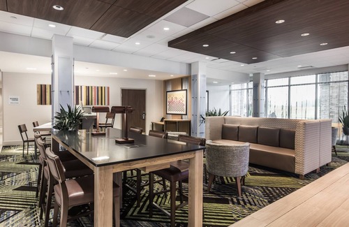 Welland Hotel | Holiday Inn Express & Suites Welland by IHG
