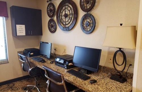 Cambridge Hotel | Holiday Inn Express & Suites Cambridge by IHG