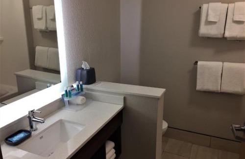 Danville Hotel | Holiday Inn Express & Suites Danville by IHG