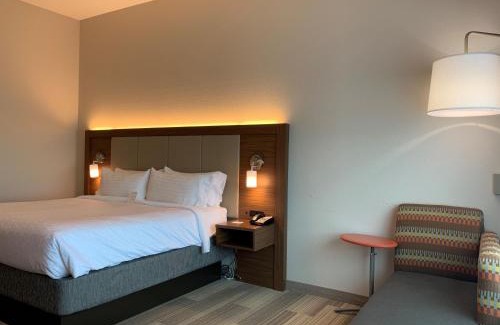 Danville Hotel | Holiday Inn Express & Suites Danville by IHG