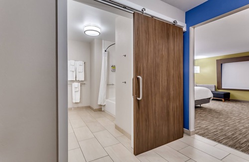 Hammond Hotel | Holiday Inn Express & Suites Hammond by IHG