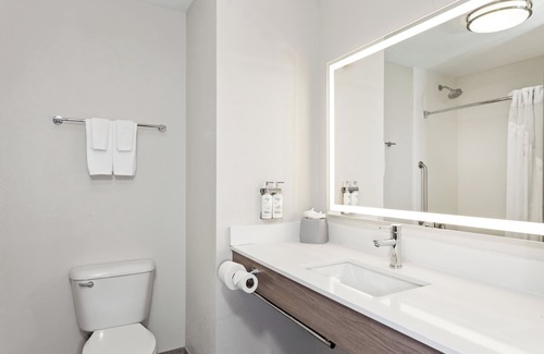 Hillside Hotel | Holiday Inn Express & Suites Chicago West - O'Hare Arpt Area by IHG