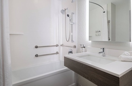 Lakeland Hotel | Holiday Inn Express & Suites Lakeland North - I-4 by IHG