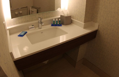 Livonia Hotel | Holiday Inn Express & Suites Detroit Northwest - Livonia by IHG