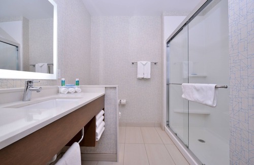 Madison Hotel | Holiday Inn Express & Suites Madison by IHG