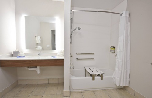 Southeast Orlando Hotel | Holiday Inn Express & Suites - Orlando - Southeast by IHG