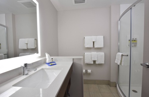 Southeast Orlando Hotel | Holiday Inn Express & Suites - Orlando - Southeast by IHG