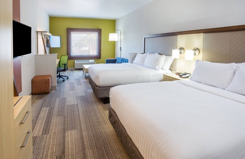 Pahrump Hotel | Holiday Inn Express & Suites Pahrump by IHG