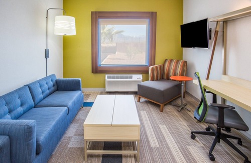 Pahrump Hotel | Holiday Inn Express & Suites Pahrump by IHG