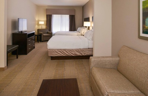 Sikeston Hotel | Holiday Inn Express & Suites Sikeston Southwest by IHG
