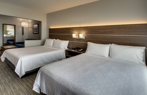 Waukegan Hotel | Holiday Inn Express & Suites Waukegan by IHG