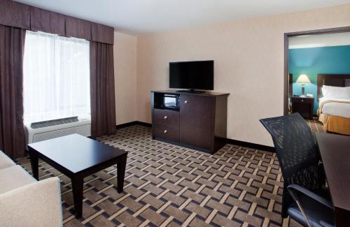 Buford Hotel | Holiday Inn Express & Suites Buford NE - Lake Lanier by IHG