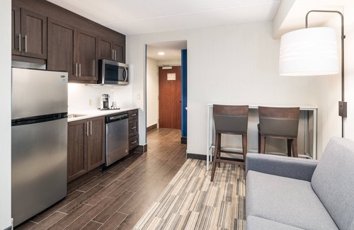Halton Regional Municipality Hotel | Holiday Inn Express & Suites Milton by IHG