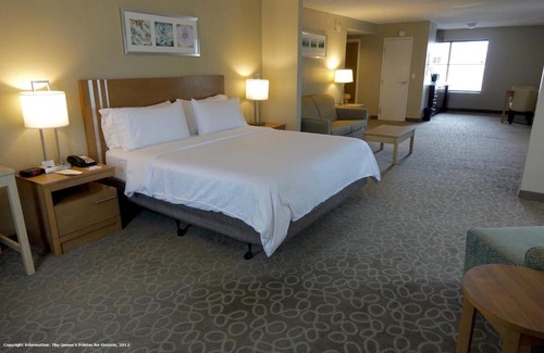 Durham Region Hotel | Holiday Inn Express & Suites Oshawa Downtown - Toronto Area by IHG