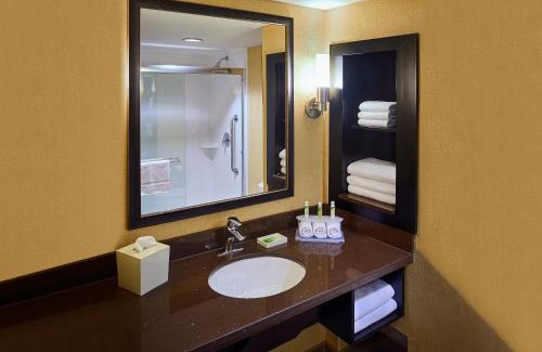 Timmins Hotel | Holiday Inn Express & Suites Timmins by IHG