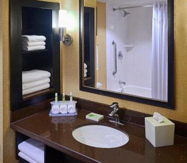 Timmins Hotel | Holiday Inn Express & Suites Timmins by IHG
