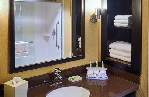 Timmins Hotel | Holiday Inn Express & Suites Timmins by IHG