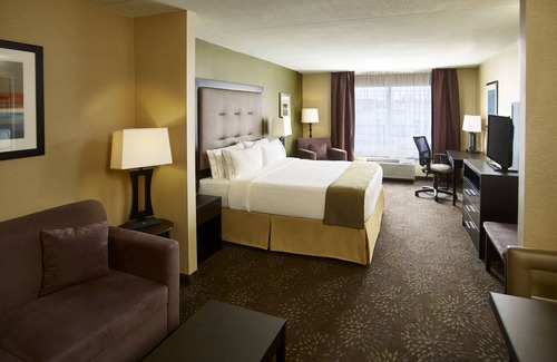 Timmins Hotel | Holiday Inn Express & Suites Timmins by IHG
