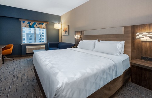 Vaughan Hotel | Holiday Inn Express & Suites Vaughan-Southwest by IHG