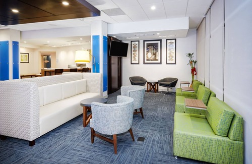 Niles Hotel | Holiday Inn Express & Suites Chicago North Shore - Niles by IHG