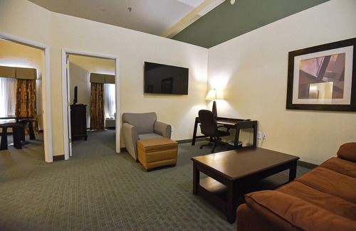 Cocoa Hotel | Holiday Inn Express & Suites Cocoa by IHG