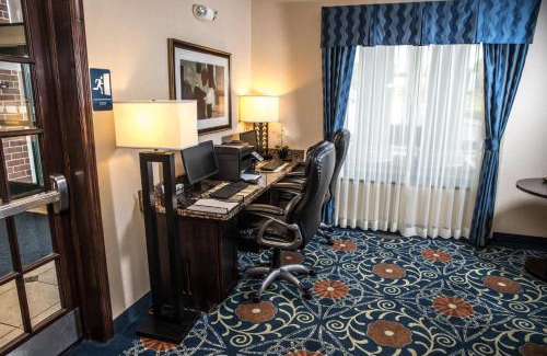 Novi Hotel | Holiday Inn Express & Suites Detroit - Novi by IHG