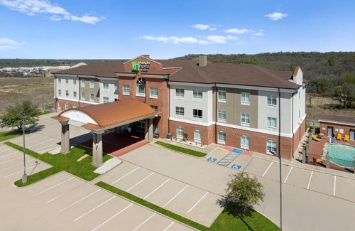 Graham Hotel | Holiday Inn Express & Suites Graham by IHG