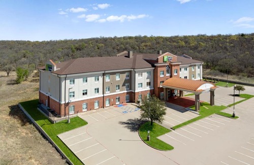 Graham Hotel | Holiday Inn Express & Suites Graham by IHG