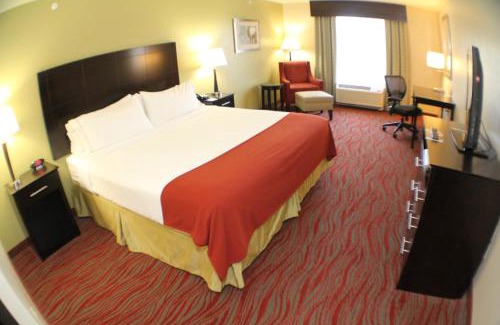 Carmel Hotel | Holiday Inn Express & Suites Indianapolis North - Carmel by IHG