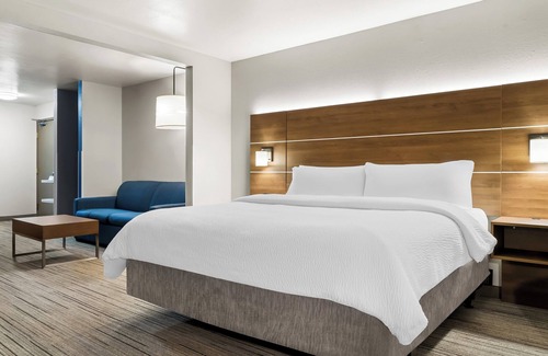Marion Hotel | Holiday Inn Express & Suites Marion by IHG