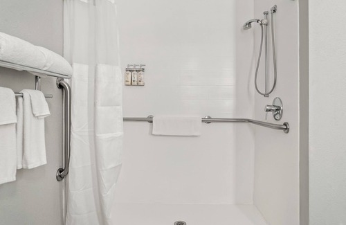 Marion Hotel | Holiday Inn Express & Suites Marion by IHG