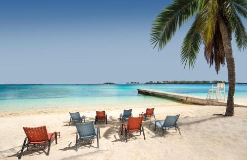Downtown Nassau Hotel | Holiday Inn Express & Suites Nassau by IHG