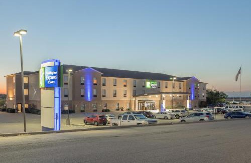 West Hotel | Holiday Inn Express & Suites N Waco Area - West by IHG