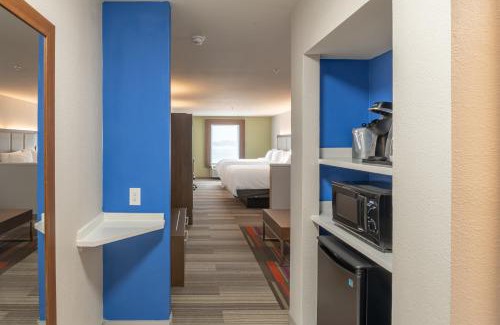 West Hotel | Holiday Inn Express & Suites N Waco Area - West by IHG