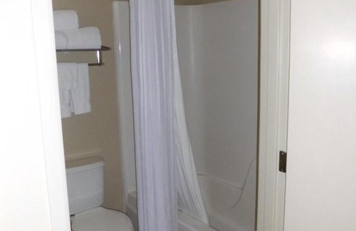 Omaha Hotel | Holiday Inn Express & Suites - Omaha - 120th and Maple by IHG