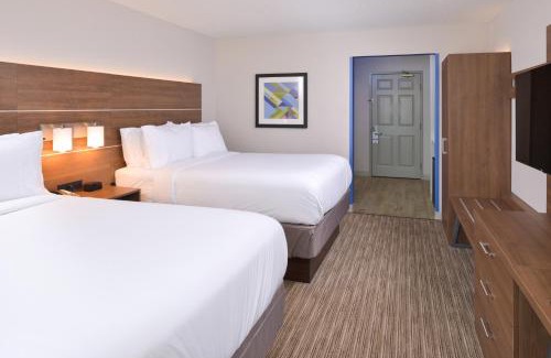 Omaha Hotel | Holiday Inn Express & Suites - Omaha - 120th and Maple by IHG