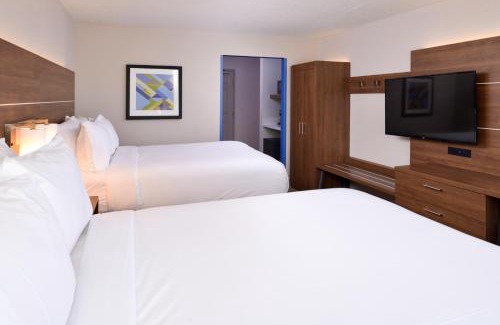 Omaha Hotel | Holiday Inn Express & Suites - Omaha - 120th and Maple by IHG