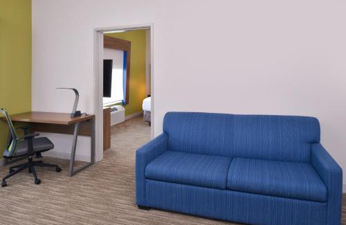 Omaha Hotel | Holiday Inn Express & Suites - Omaha - 120th and Maple by IHG