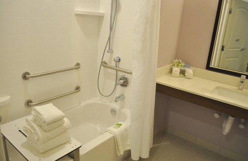 Price Hotel | Holiday Inn Express & Suites Price by IHG