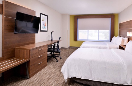Selma Hotel | Holiday Inn Express & Suites Selma by IHG