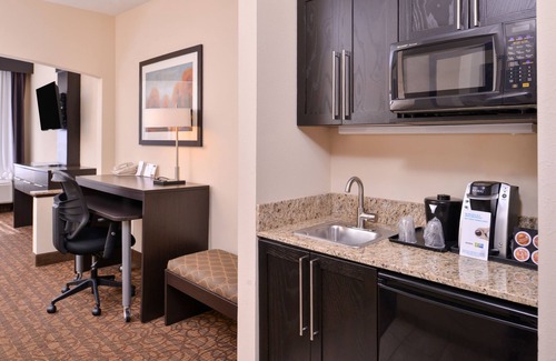 Topeka Hotel | Holiday Inn Express & Suites Topeka West I-70 Wanamaker by IHG