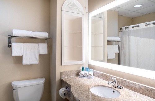 Summit Hotel | Holiday Inn Express & Suites Ashland by IHG
