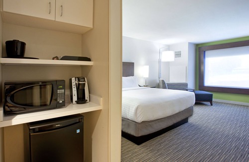 Red River Cultural District Hotel | Holiday Inn Express & Suites Austin Downtown - University by IHG